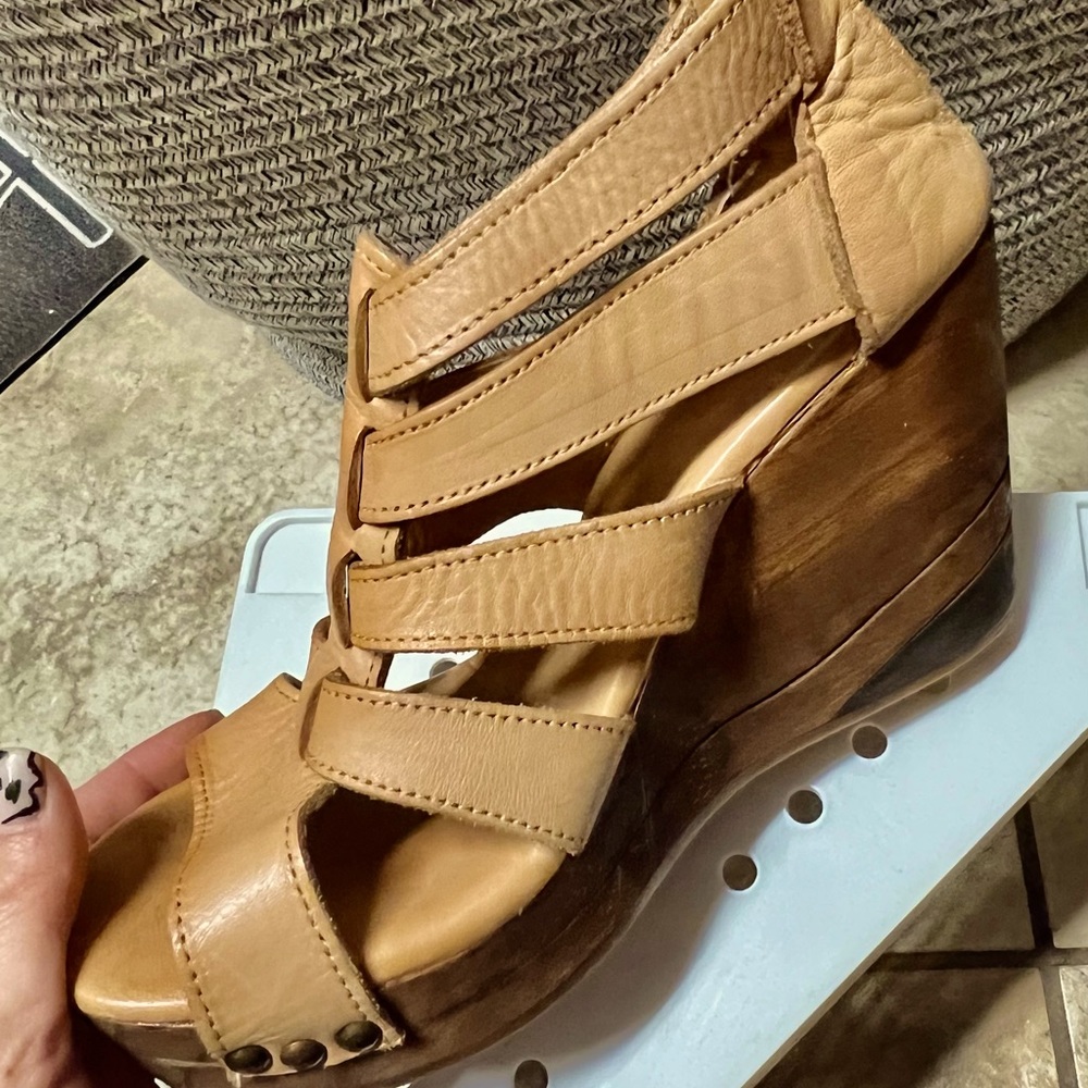 BedStu platform sandals